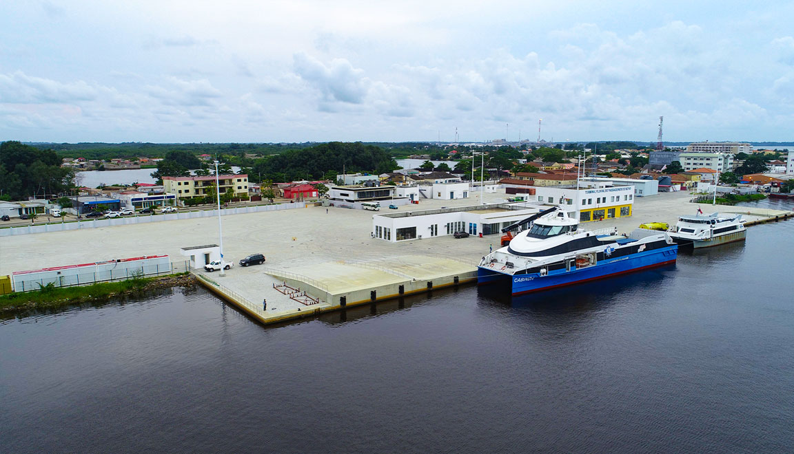 安哥拉索约客货滚装码头工程